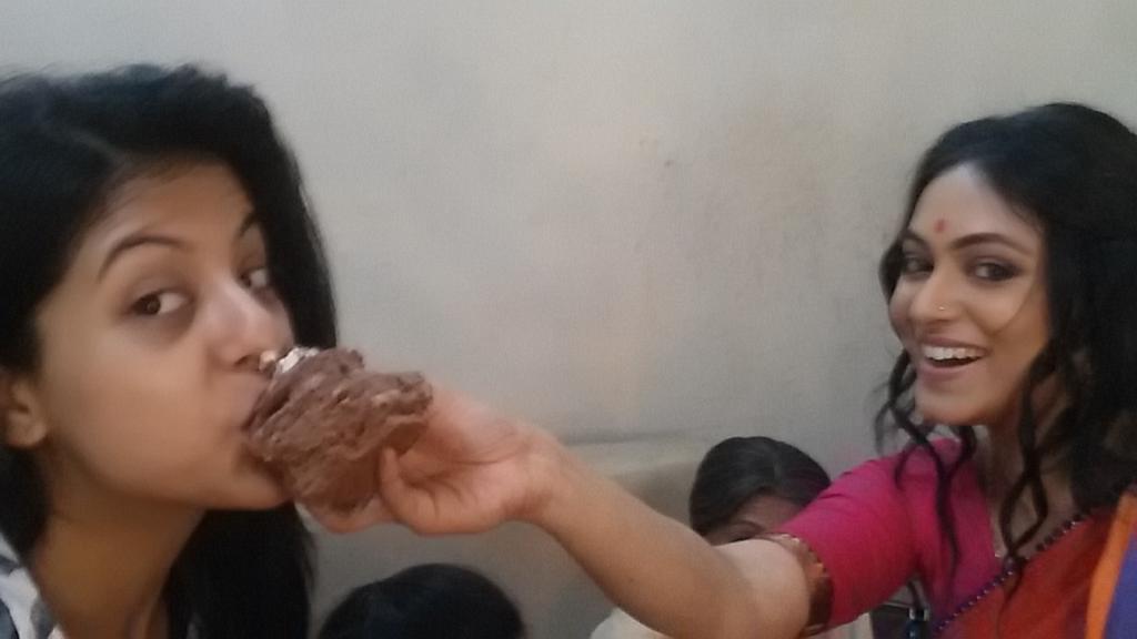 reel2alivia's tweet photo. Double Celebration!!! 
#Basab di's birthday + proudly completed 100 episodes of #mnkk
@STARJalsha @VenkateshFilms http://t.co/3s1qeWZYzA
