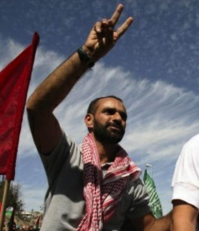 HerNameIs_Bea's tweet photo. My weak voice gains its strength from voices that can penatrete the prison Walls...
#SamerIssawi
#Issiwiya
#smcpal http://t.co/YtS3dpxxVB