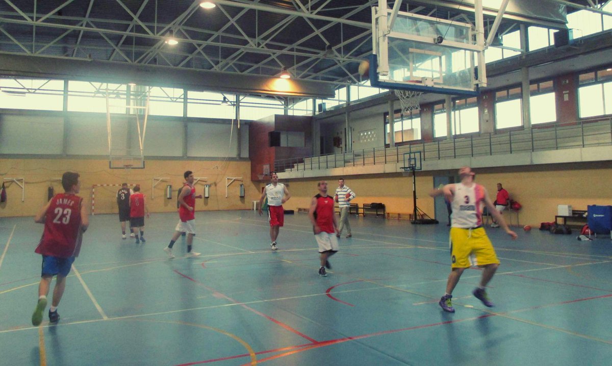PiscinaCubas's tweet photo. ¡Este domingo venid todos a animar a nuestro equipo Senior de Baloncesto que se juega el pase a la FINAL FOUR! http://t.co/noXj25Fknb