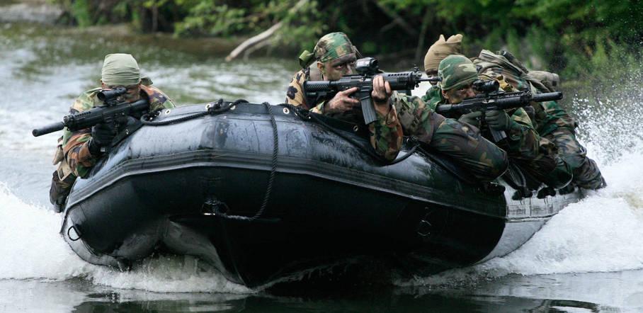 #TBT SIG556 on the water <a href="/SIGSAUERAcademy/">SIG SAUER Academy</a> 2009 #SIGSAUER #SimpleisGood #SIG556
