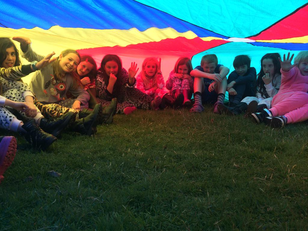 yr4res15's tweet photo. Parachute fun 🌈
#onesieparty #goodtimes http://t.co/iEYRGvliuV