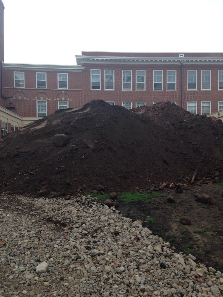HarrisIsRad's tweet photo. Spotted @tmack_hoops in front of school this morning http://t.co/f0bdTilUMH