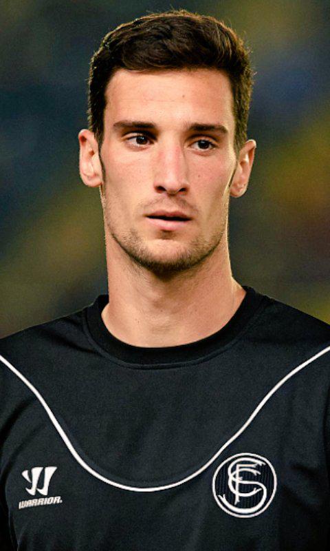 FtbolCantera's tweet photo. Ejemplo de que los sueños se hacen realidad. @sergiorico25 esfuerzo trabajo y humildad. @SevillaFC #EuropaLeague http://t.co/srGaZDpHyY
