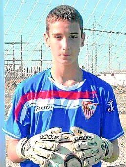FtbolCantera's tweet photo. Ejemplo de que los sueños se hacen realidad. @sergiorico25 esfuerzo trabajo y humildad. @SevillaFC #EuropaLeague http://t.co/srGaZDpHyY