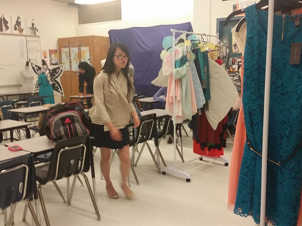AylahY's tweet photo. #lazerte #kingswaymall #fashion #yegstudents @melazerte #fun #fundraising #hardwork #ready2shine #rts5 http://t.co/z4Z32oTWwH