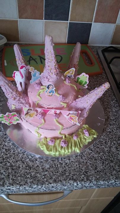 BettyCrockerUK's tweet photo. Alana Bates made our #PrincessCastleCake with beautiful results! #BakeWithBetty http://t.co/dFmkF6FztO