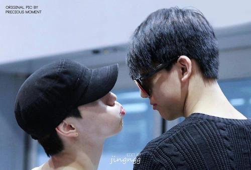 MARKBAMChat_th's tweet photo. คิดถึงกันไหมเอ่ย ?
เลขสวยพอดี 0 3 : 0 3 นาที ฝันดีกันนะจ๊ะ http://t.co/hSUdqEtWKl