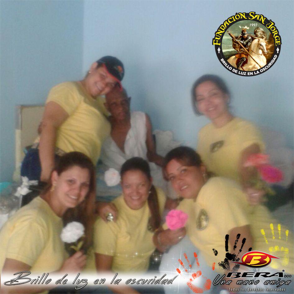 Unbrillodeluz's tweet photo. La Fundación "San Jorge" visitó el Geriátrico de San Mateo en honor al día de las madres. Llevando muchos regalos http://t.co/emgUyx84IB