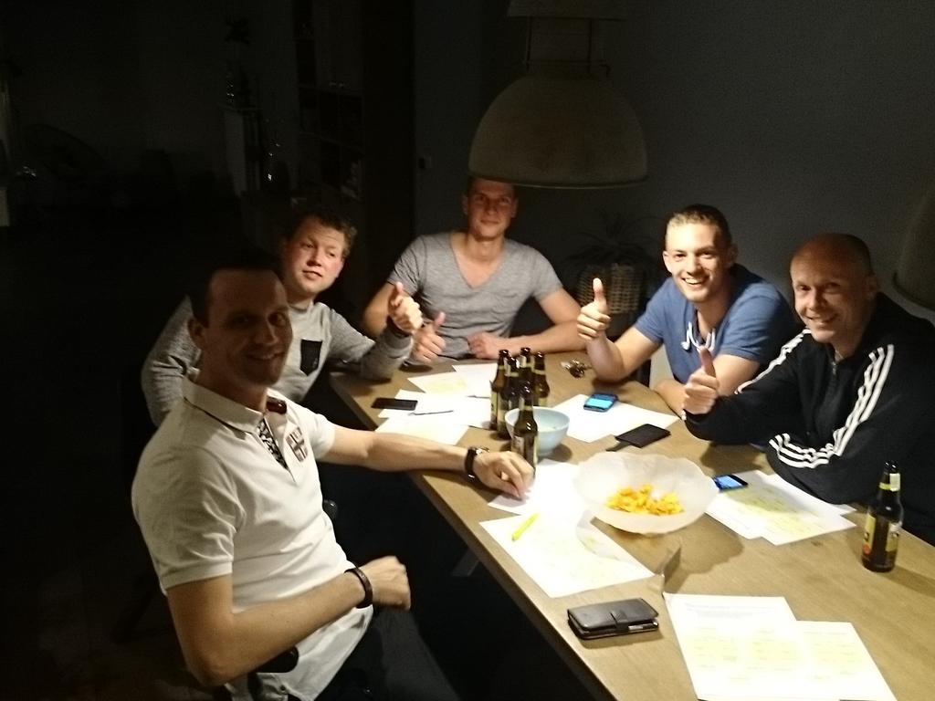 Eerste vergadering zit erop. 11 juli, 6de editie. Zie ook swfpartij.nl