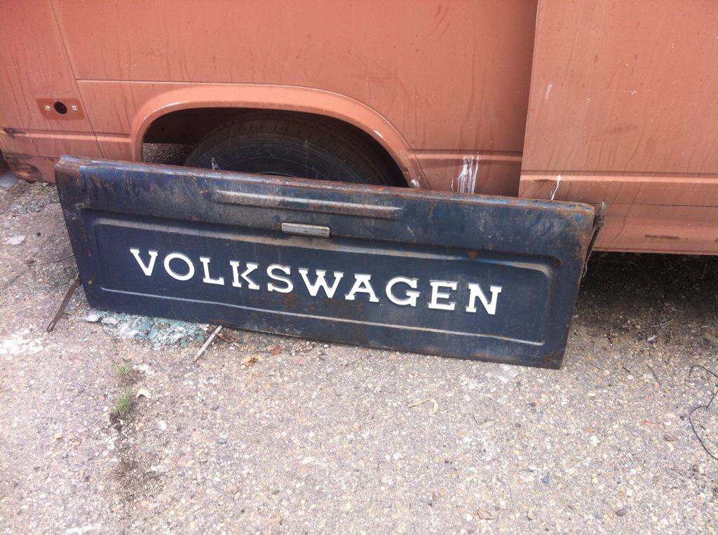 RabbitRebuild's tweet image. Got a roof without a sunroof hole &amp;amp; tailgate with minor bends. I now have all parts needed to #RebuildTheRabbit