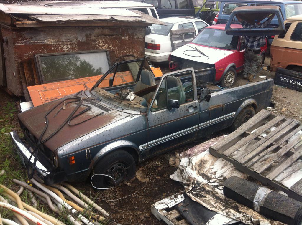 RabbitRebuild's tweet image. Got a roof without a sunroof hole &amp;amp; tailgate with minor bends. I now have all parts needed to #RebuildTheRabbit