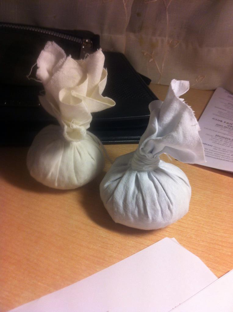 LorenaTraver's tweet photo. Pindas preparadas para mañana aprender un nuevo masaje! #masajeconpindas 😊 http://t.co/QCiTo7YeEz