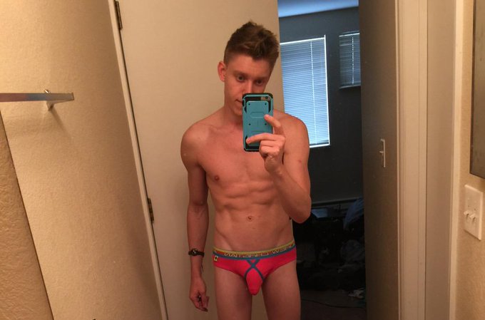 Cum chat! http://t.co/9ab79bBjZX #gay #gaymodel #AndrewChristian http://t.co/lzEryYnCzS