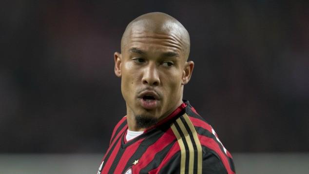 Ajaxshowtimecom's tweet photo. De Jong: 'Mijn DNA is honderd procent Ajax': http://t.co/dqk4kOh7HQ http://t.co/xieA4hmXVe