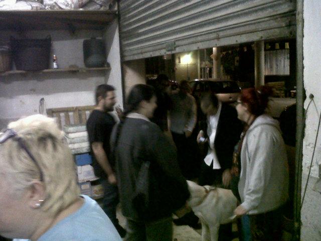 dprats91's tweet photo. Al magatzem de #CompromisperValls- @icvvalls fent temps abans de començar l'enganxada de cartells #MunicipalsValls http://t.co/EFv9HHc2Kc
