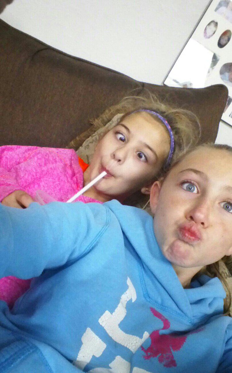 robinnigh1's tweet photo. Hangin` with my bestie http://t.co/8JsAavXLnK