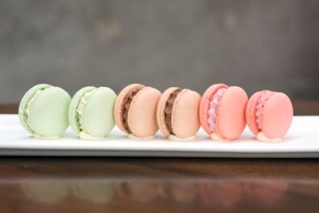 PosteDC's tweet photo. Excited for @Edible_DC's #cocktailderby this Saturday. We've got mint julep frozen macarons for the occasion! http://t.co/7rFBr1rbUH