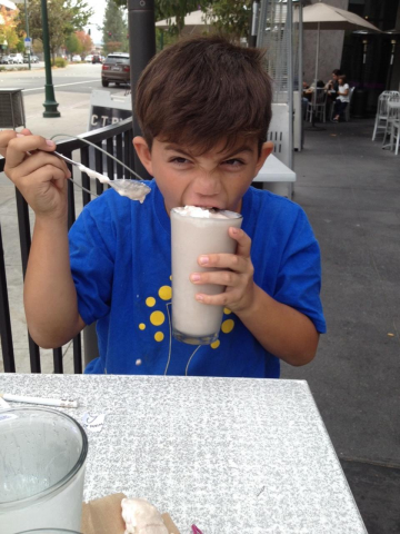 TheCounterPA's tweet photo. The proper way to consume a milkshake. http://t.co/E2s7NccmOI