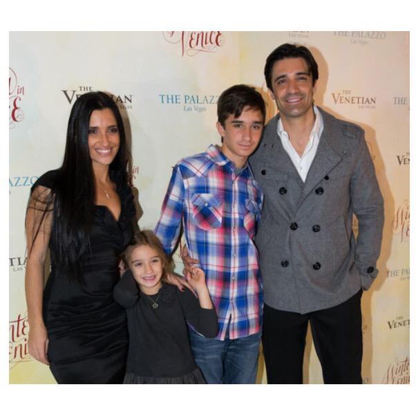 CharmedCircle's tweet photo. .@GillesMarini and his lovely wife @Carolemarini and daughter Juliana wearing our 'Like Letter' necklaces #tbt http://t.co/u4jSCciIYS