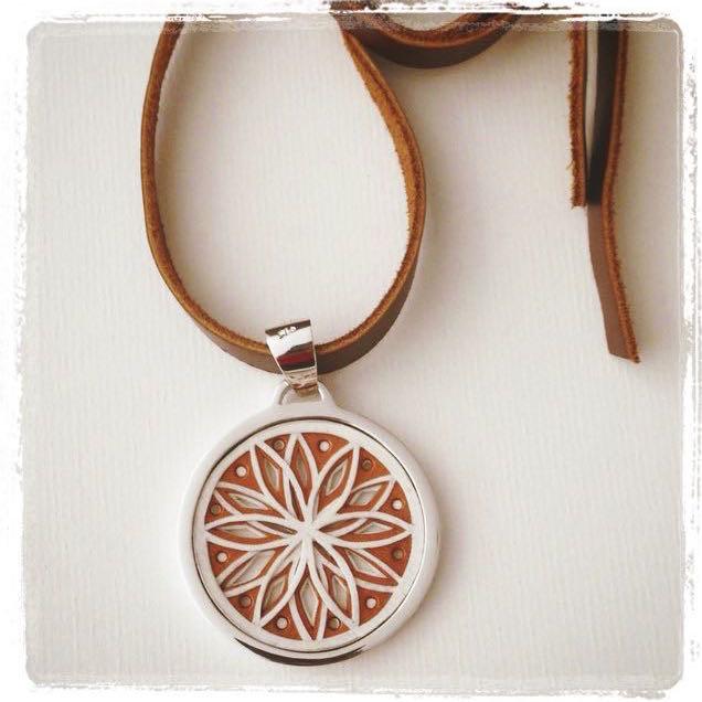 BonVivantSpots's tweet image. #DesignSpot #HandMade Rosette &amp;amp; #Silver #JoyeríaConRosetones #Regalos10DeMayo #Jewelry #2Atelier @BRACHOWORLD MomGift