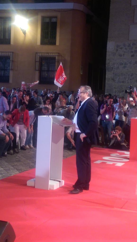 RosaLavina's tweet photo. El próximo Alcalde @AntonioMiguelC recuerda a Tierno Galván y Barranco dos grandes Alcaldes #Madrid #CarmonaAlcalde http://t.co/WVLZ62c3wU