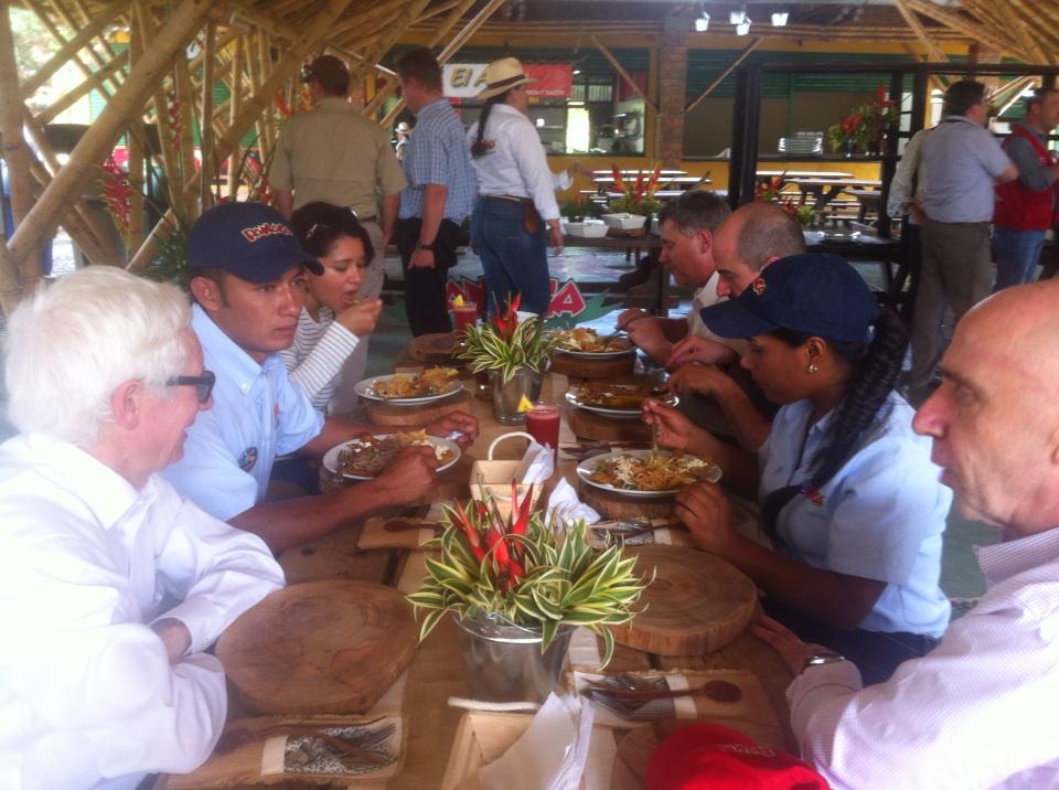 GoolTny's tweet photo. Embajadores #UE intercambiando con desmovilizados programa #ACR PANACA http://t.co/ThsYdoBPFK
