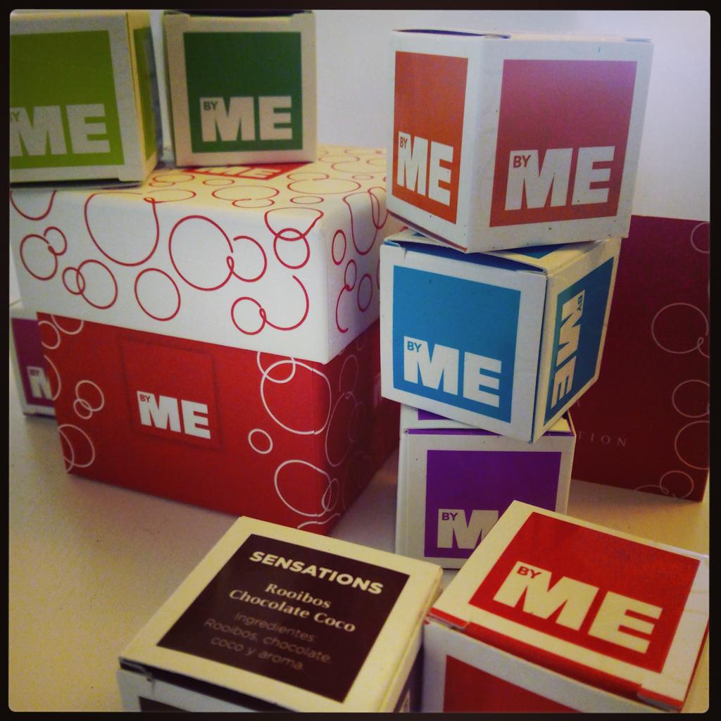 ean_beag's tweet photo. Thanks to @MacmillanSpain for this little token...it will keep me stocked for some "afteenoon tea" http://t.co/DyTwr5ZEl5