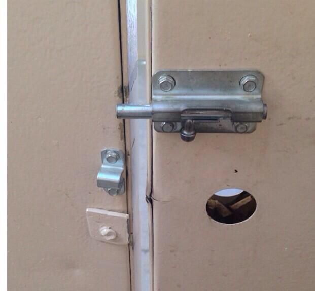 MalwareJake's tweet photo. “@Hollotec: Spot the problem...
#lockfail http://t.co/akiuocnHmi” - oh, it's an HTTP login form :)