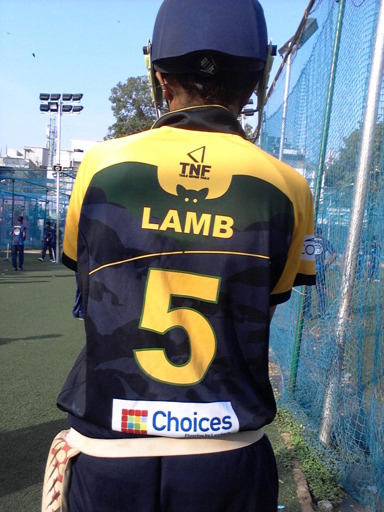 AndrewWaltonx's tweet photo. Going global @Kirsty270694 with #KIOC Bangalore spreading awareness #womenscricket @cricketkioc #lambfans http://t.co/pTSAtVXPWO