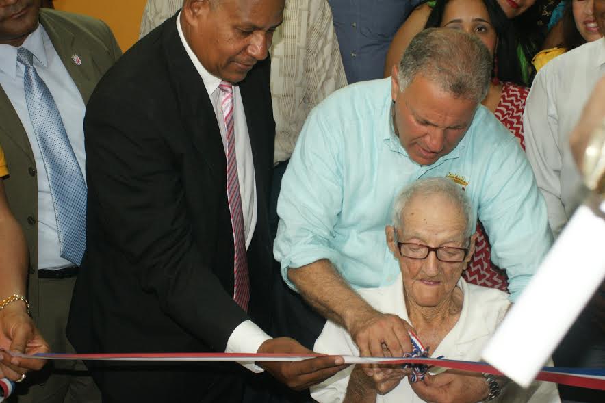 GilbertoSerulle's tweet photo. Con la entrega de 71 obras de impacto, Cabildo impulsa desarrollo de Cienfuegos y su entorno. @MayorSerulle http://t.co/IhN06l0tfG