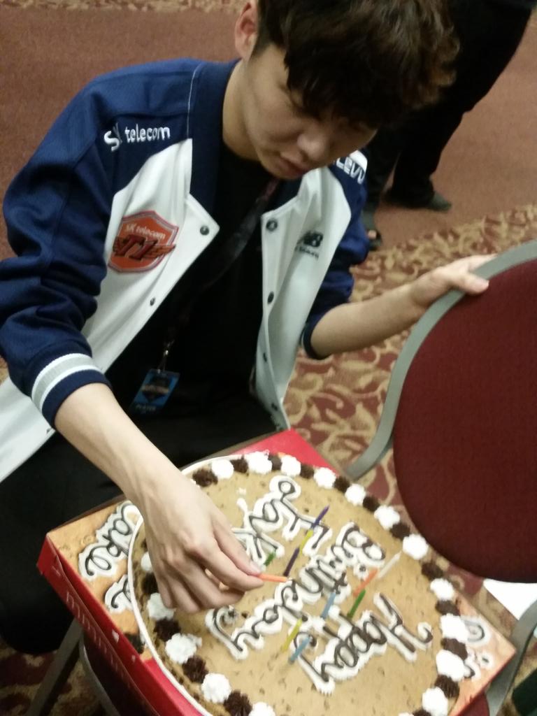 T1LoL's tweet photo. "Happy BirthDay Faker"
#SKT #T1 #Faker_Birthday #MSI2015 http://t.co/zdyMUsxYWO