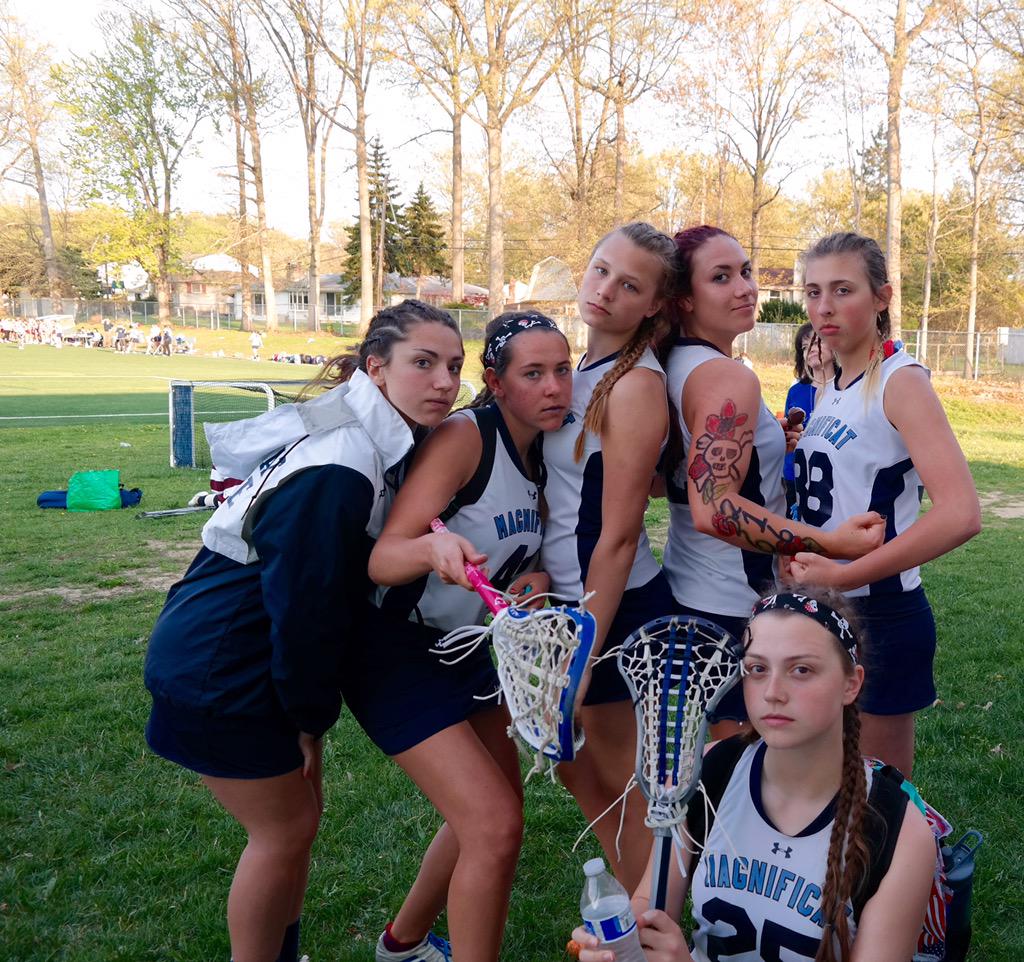 DESSH3R's tweet photo. #sheabutterattack “@emmashirleyy: deez riff raff braidZ #wedoitforyou MAGZ lax squad #winningforYOU http://t.co/Psa1iCuKgv”