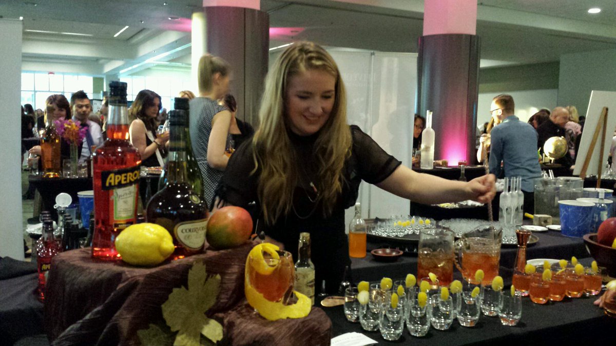 Lovely @Thatamberbruce at @cuchilloyvr making her <a href="/CourvoisierUSA/">Courvoisier Cognac</a> Painted Hand cocktail <a href="/BCHospitality/">BCHF</a> #DishNDazzle