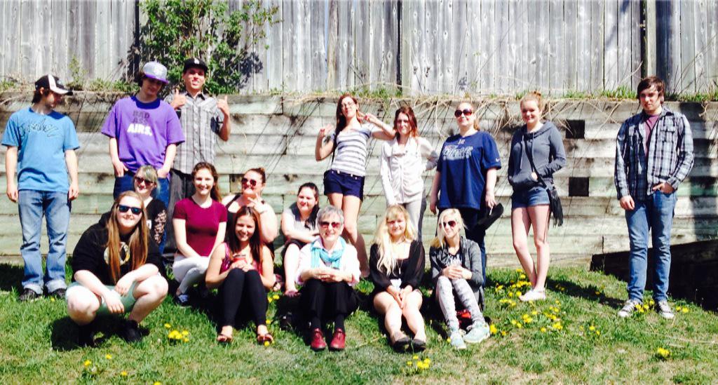 Barrie_LC's tweet photo. Students say this about art class experience:
Team work / confidence building / trust / fun ....@SCDSB_Schools http://t.co/v6VSO9htle