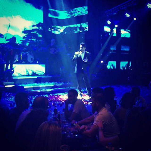 Club22_live's tweet photo. "Δεν μου περνάς που να πάρει... με ποιόν κοιτάς το φεγγάρι;;!!!"... #kiamos #pempti #club22 http://t.co/aksvwM5TVt