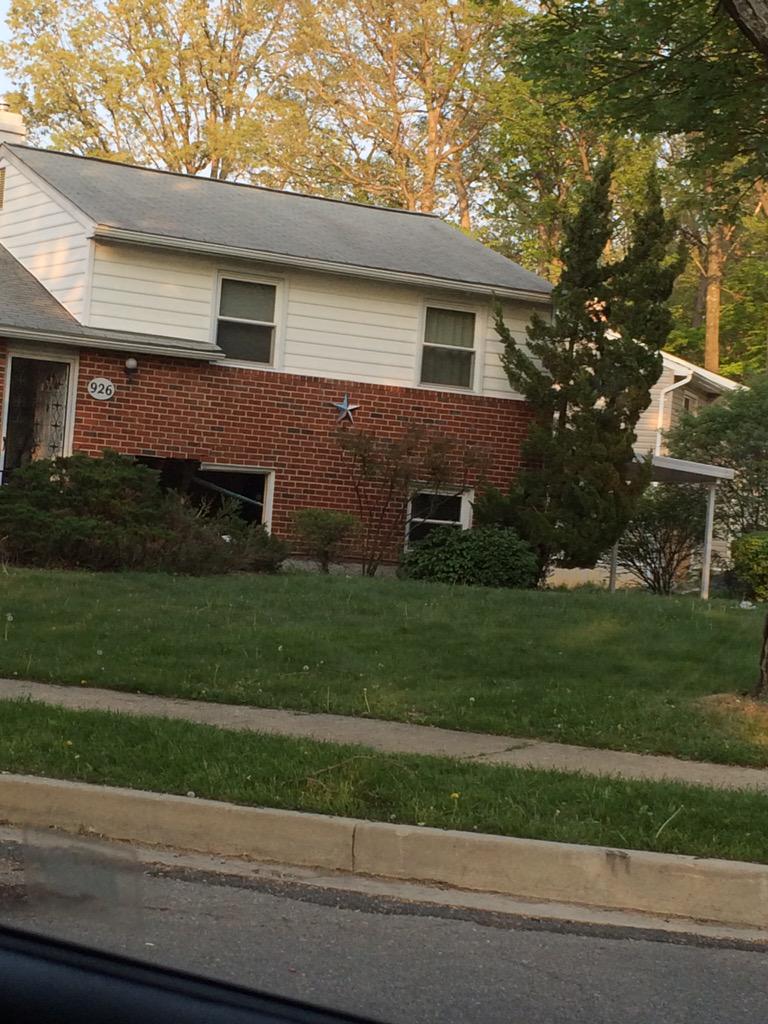 BmoreWatchdog's tweet photo. #BREAKING: A car drove through the bottom floor of this house on Kenilworth Drive in #Towson. #BCPD is at the scene. http://t.co/rDvmRmO42F