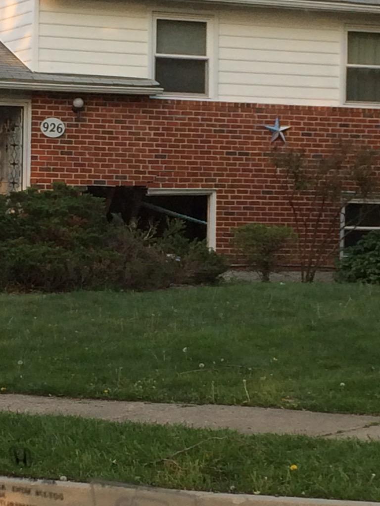 BmoreWatchdog's tweet photo. #BREAKING: A car drove through the bottom floor of this house on Kenilworth Drive in #Towson. #BCPD is at the scene. http://t.co/rDvmRmO42F