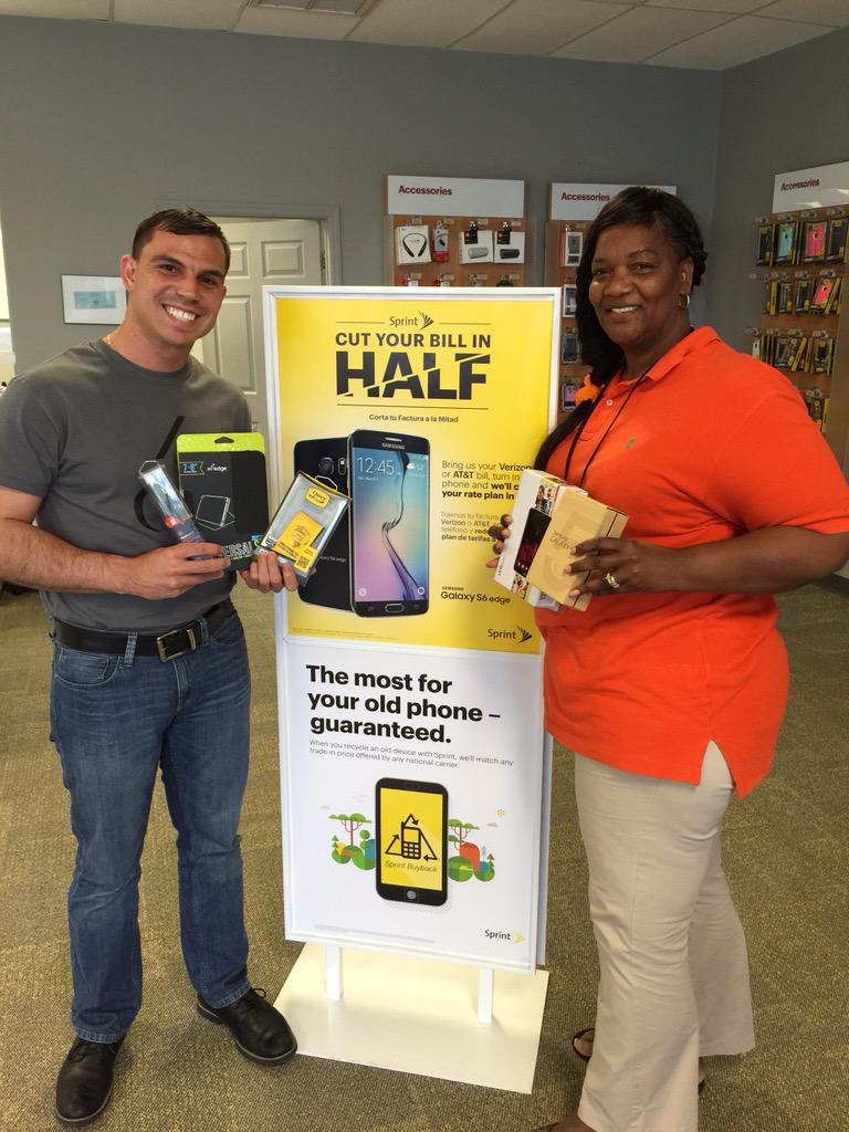 VCSOkeechobee's tweet photo. Activation, Tablet, & Accs Sales! Thank you Valentina! #gettingbettereveryday #willingtorecommend @mvidaljr0219 http://t.co/JzIuB8acDA