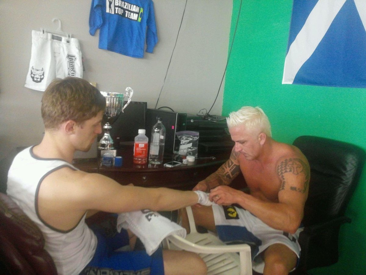 KaleSims's tweet photo. Getting the boyz ready for war!! #simsmuaythai spar night @BTT_Plano ! Let's go #muaythai #glory #kickboxing #13 #win http://t.co/MLR4GYXPAC