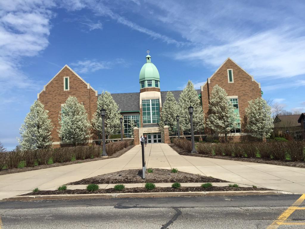 MU_Alison's tweet photo. Summer at Mercyhurst main is finally here :) #hurstsocial http://t.co/YmuRLdRlLC