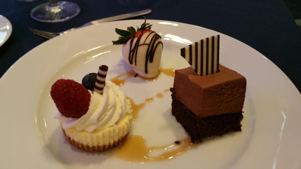RetiredScot21's tweet photo. YUM!!!! #CAEngage15 http://t.co/D3F8TyGx6w