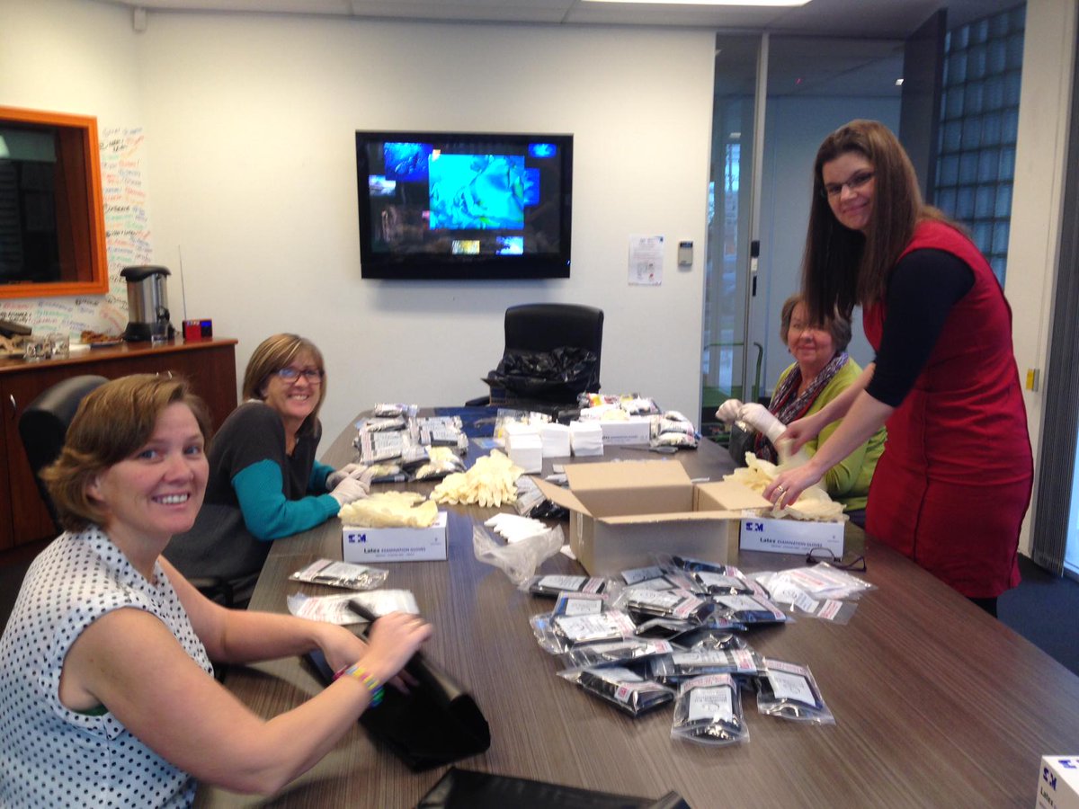 WorldVisionAus's tweet photo. Thanks to the team at @LightFM899 packing 200 clean birthing kits for @WorldVisionAus #VisionSisters! http://t.co/q6izKWDqpr