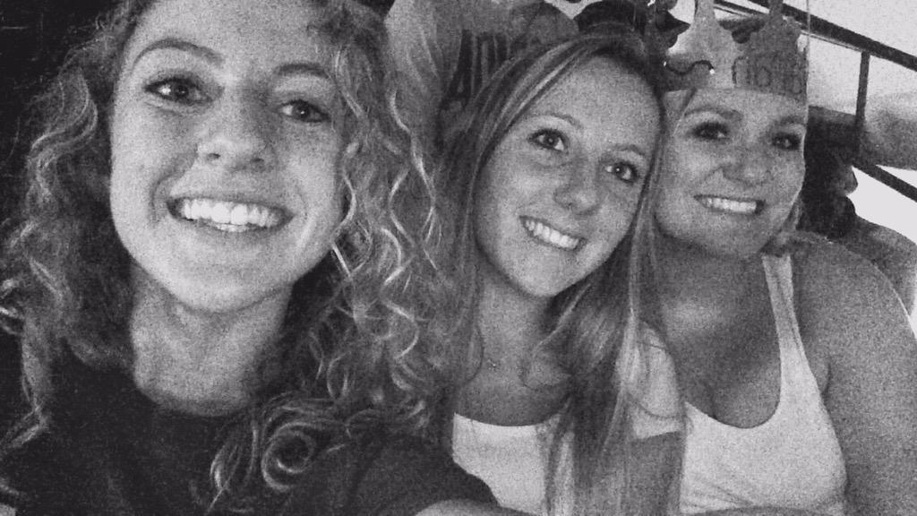 Lindseyy_Wilson's tweet photo. Honestly the two I'll miss the most 😭👭 #AndMadison #SarahDontGoToBama http://t.co/aWxzBsfPQK