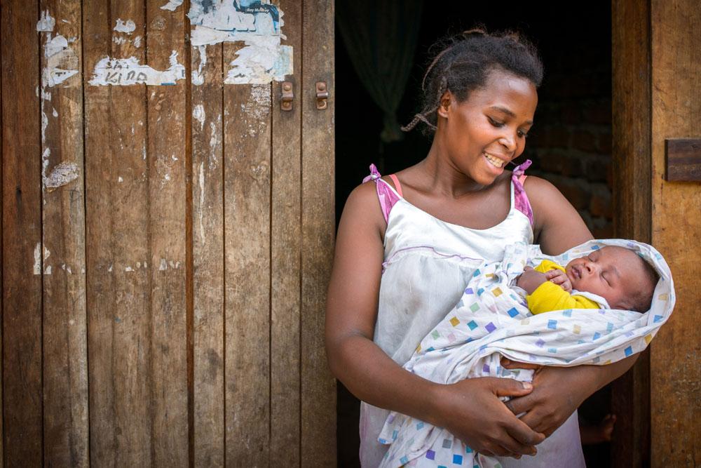 WorldVisionAus's tweet photo. Churches: help @WorldVisionAus pack clean birthing kits for mums in Uganda http://t.co/O31fH9F6bz #VisionSisters http://t.co/jeEgRS4e8z