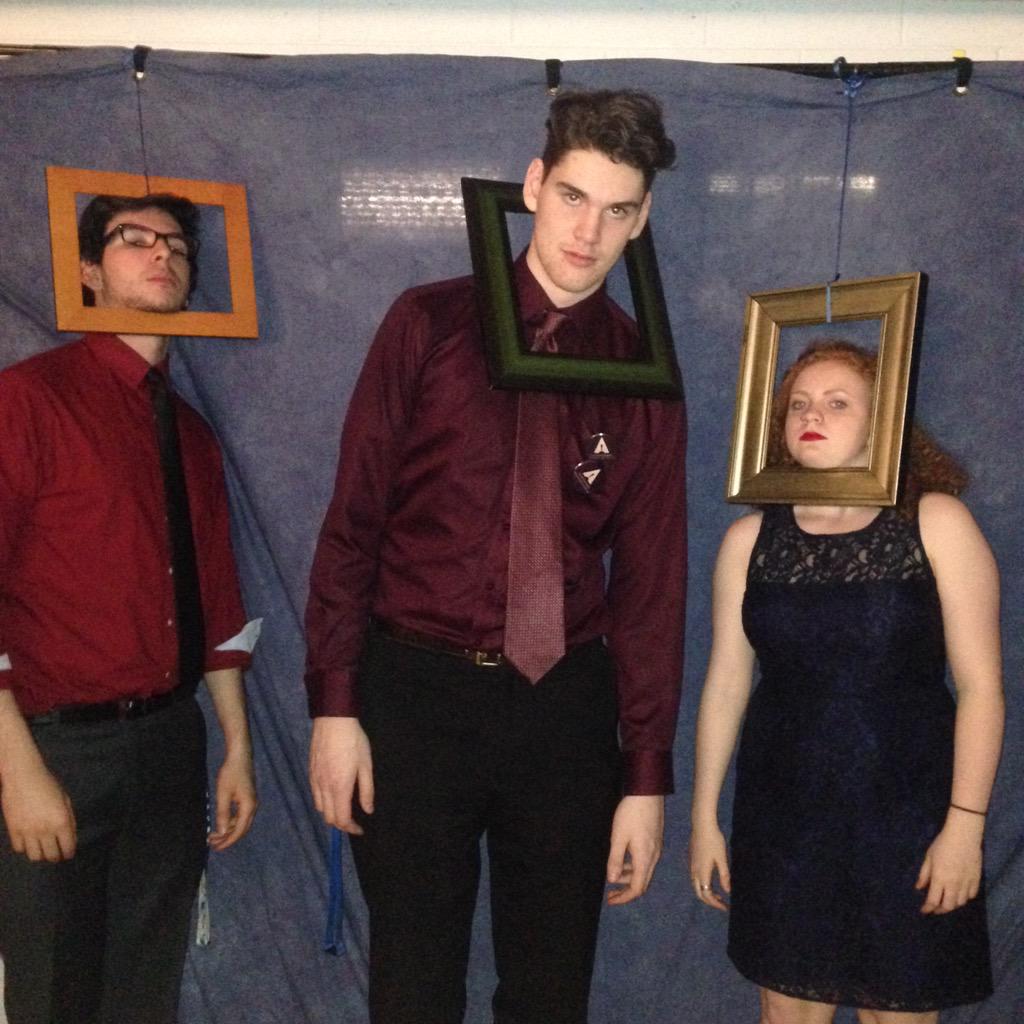 livwobrien's tweet photo. We defy the conventional. #gradoscars #grads2015 http://t.co/cTcxuFh1ee