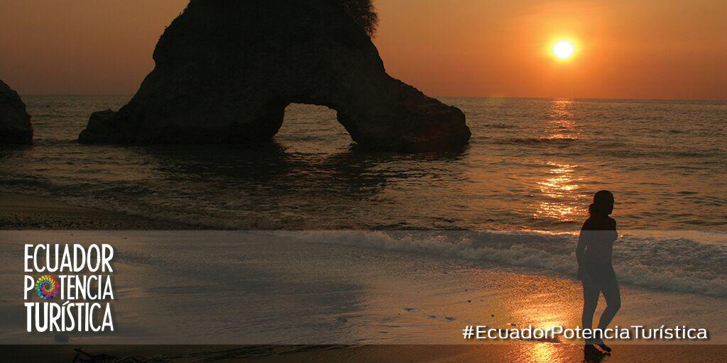 EcuadorTravel's tweet photo. Ecuador lo tiene todo. Un país, 4 mundos. #EcuadorPotenciaTuristica http://t.co/IvMsNgmP0b