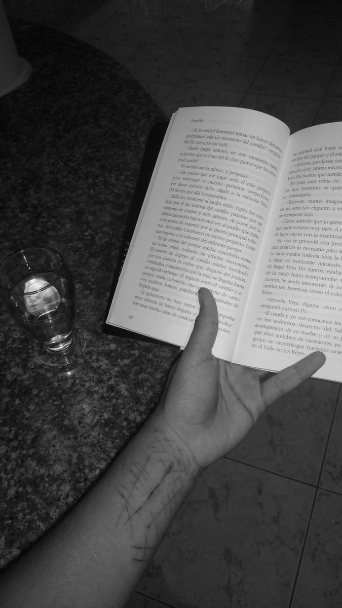 JustMe_Jacs's tweet photo. 📖 http://t.co/wzGZi9iVW2