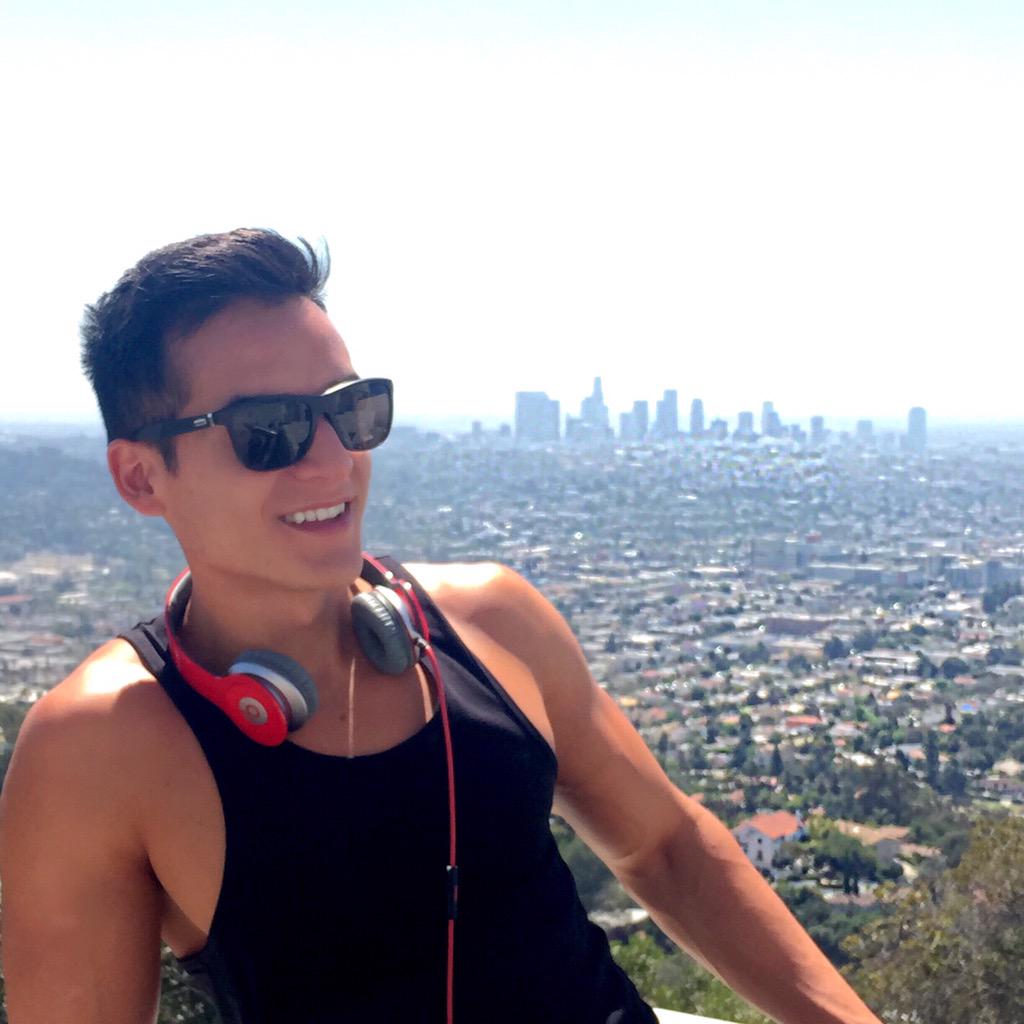 AlexanderTorr3s's tweet photo. Desde la cima de la ciudad👌🏼 #LA #TBT 
https://t.co/EeXjJuI9Wy http://t.co/H1cBg6fKxM