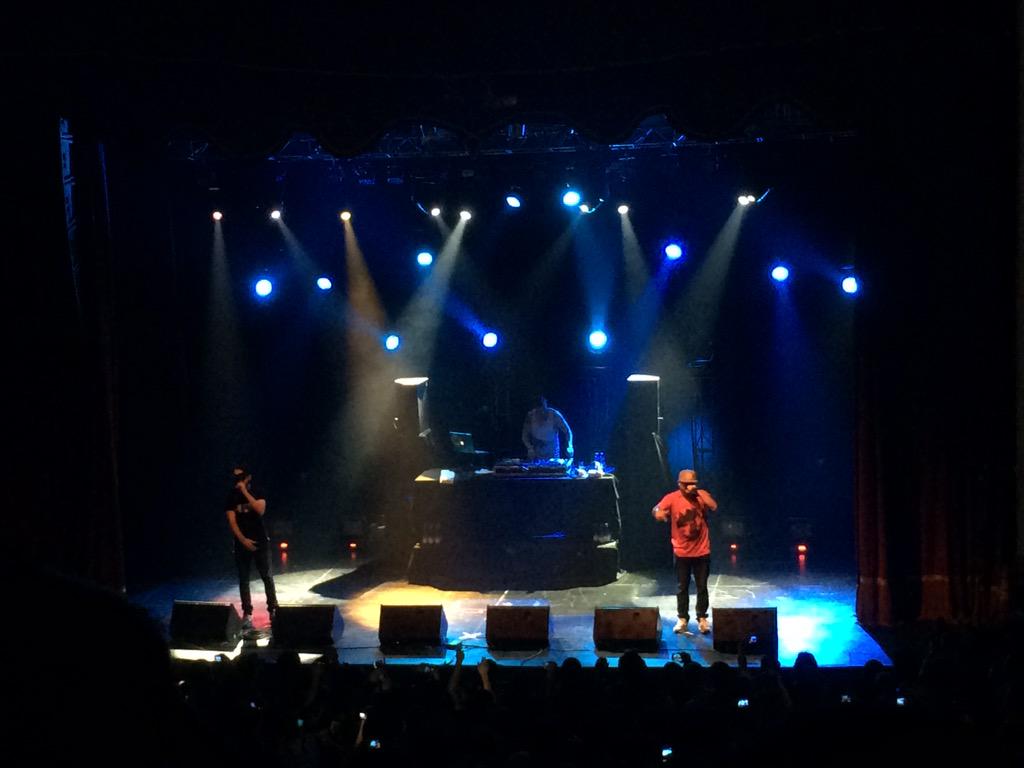 fedhex's tweet photo. #Nach en vivo #TeatroCariola #Nacho #Nachomen #yipiyou #yeyeah #eso #Chile c/ @Maggiewis http://t.co/EMcUmjU7Az