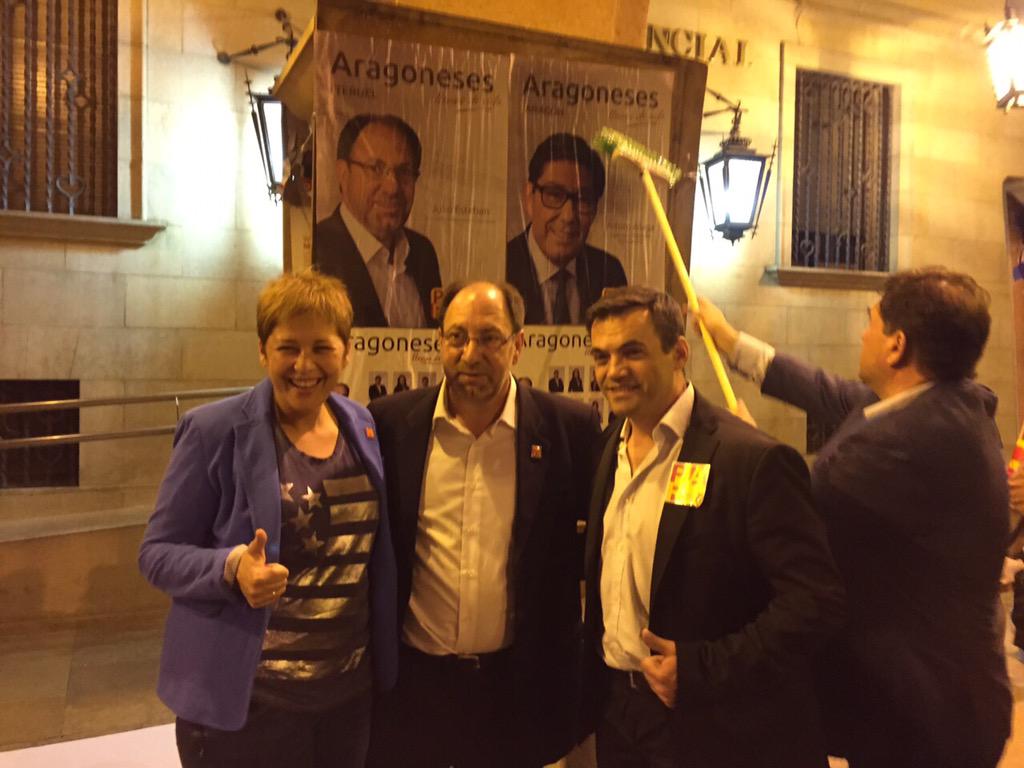 Ciudad_Teruel's tweet photo. Julio Esteban @bertazapater y @miguelgorbe arrancan en #Teruel campaña donde @AragonPAR puede “marcar la diferencia “ http://t.co/rDJSgivlVg